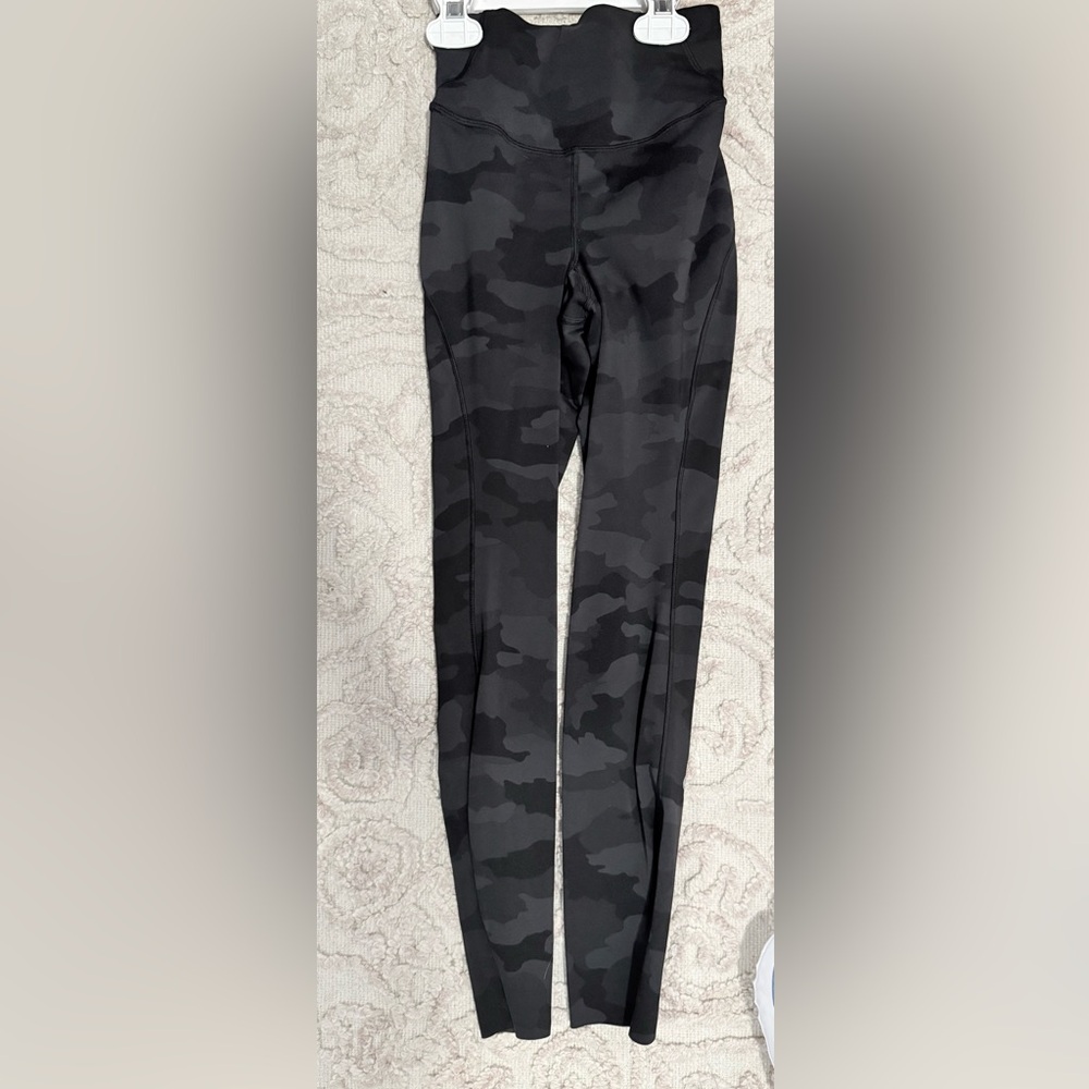 LULULEMON size 0 Black Camo High-Waist Leggings